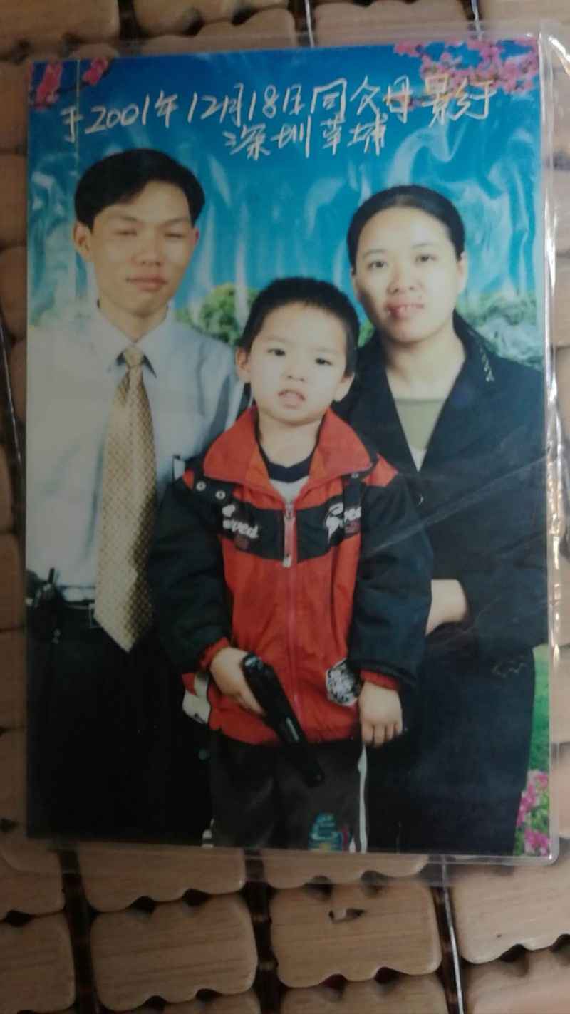 儿子在深圳走失夫妻原地开“寻子店”等他18年,称将一直找下去